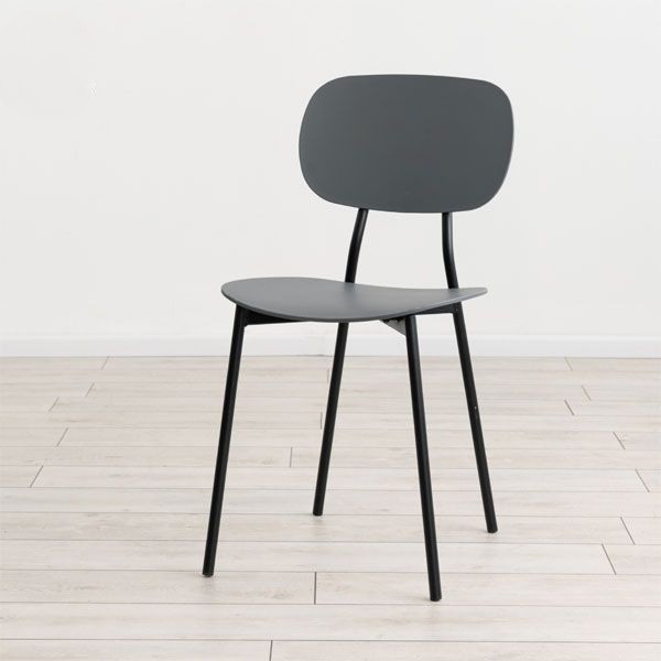 סט 4 כסאות מעוצבים אקריליים לפינת אוכל בצבע אפור דגם יובל