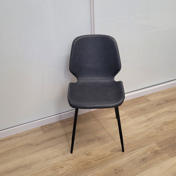סט 4 כסאות מעוצבים לפינת אוכל בצבע שחור דגם חנן