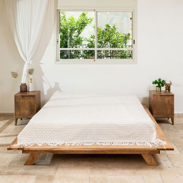 מיטה זוגית מעץ מלא גודל 160/200 דגם ונציה