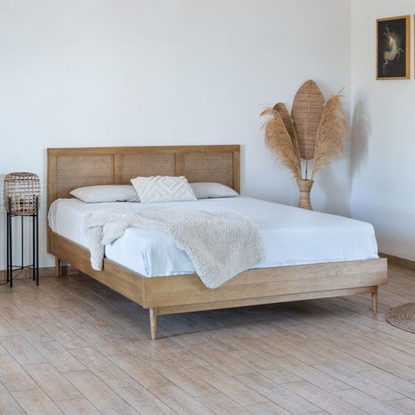 מיטה זוגית / מיטה וחצי גודל 140 ס"מ עשויה עץ מלא דגם סהרה