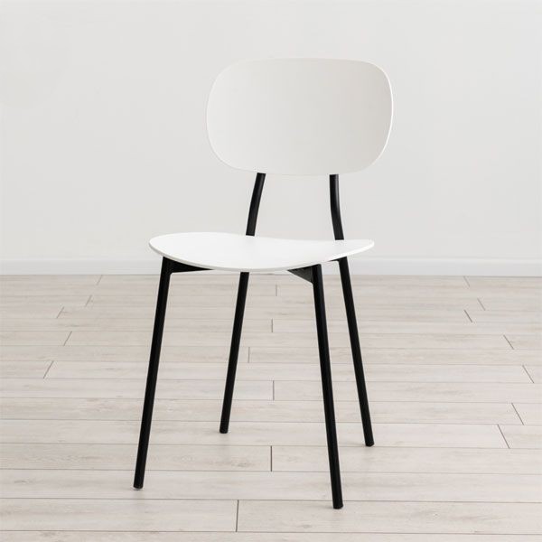כסא מעוצב אקרילי לפינת אוכל בצבע לבן דגם יובל