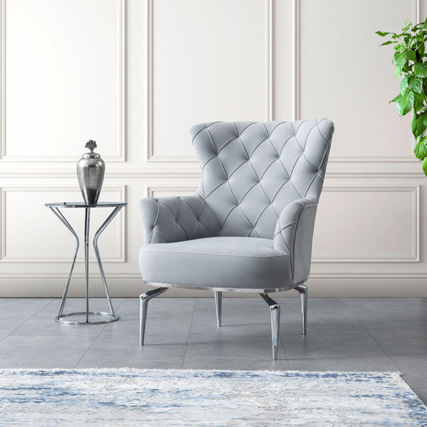 כורסא מעוצבת לסלון בסגנון מודרני עם רגליי מתכת כסופות דגם סבטה